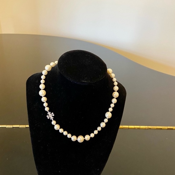 NWT Authentic classic rare Tory Burch Pearl Crystal Short Necklace - Picture 7 of 16